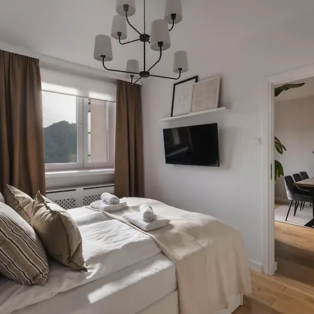 Apartview 34 *